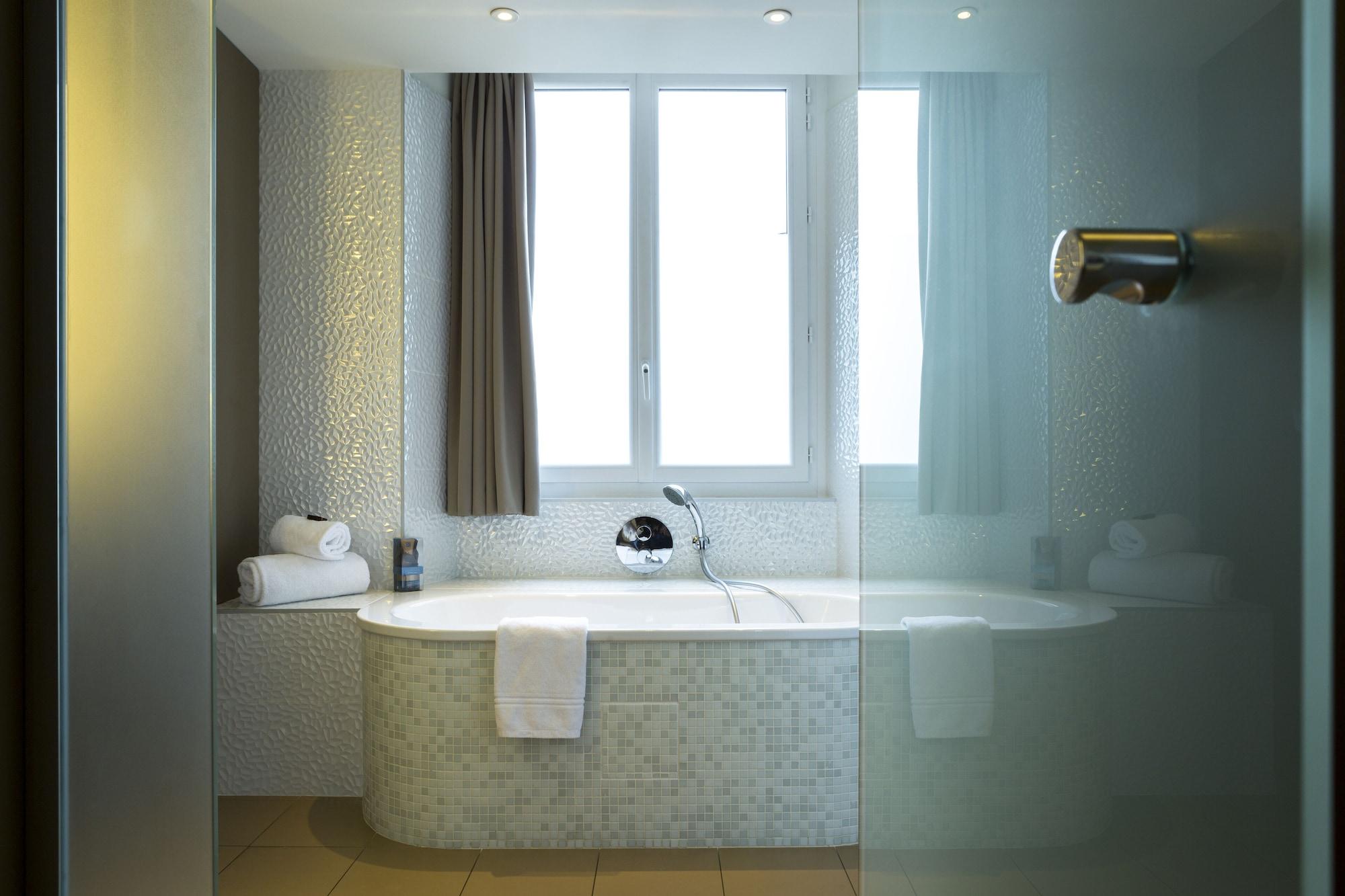 Oceania L'Hotel De France Nantes Bagian luar foto